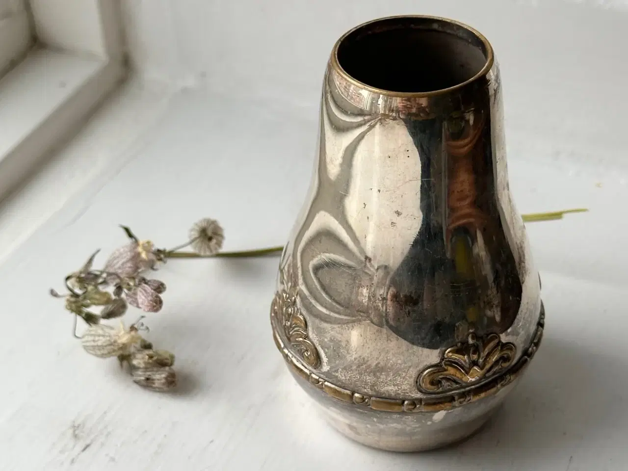 Billede 3 - Minivase, patineret pletsølv