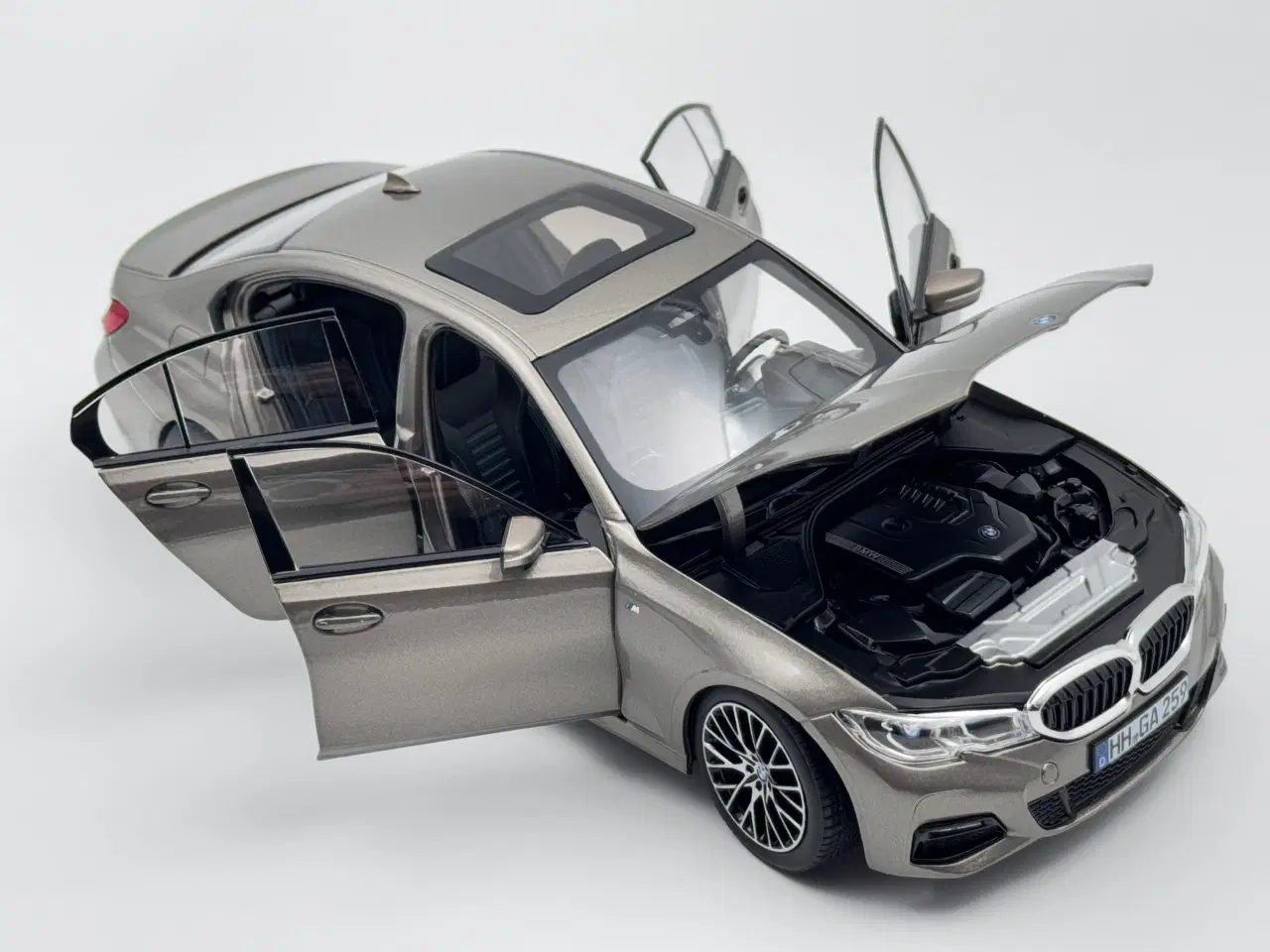Billede 4 - 2019 BMW 330i M Sport 1:18