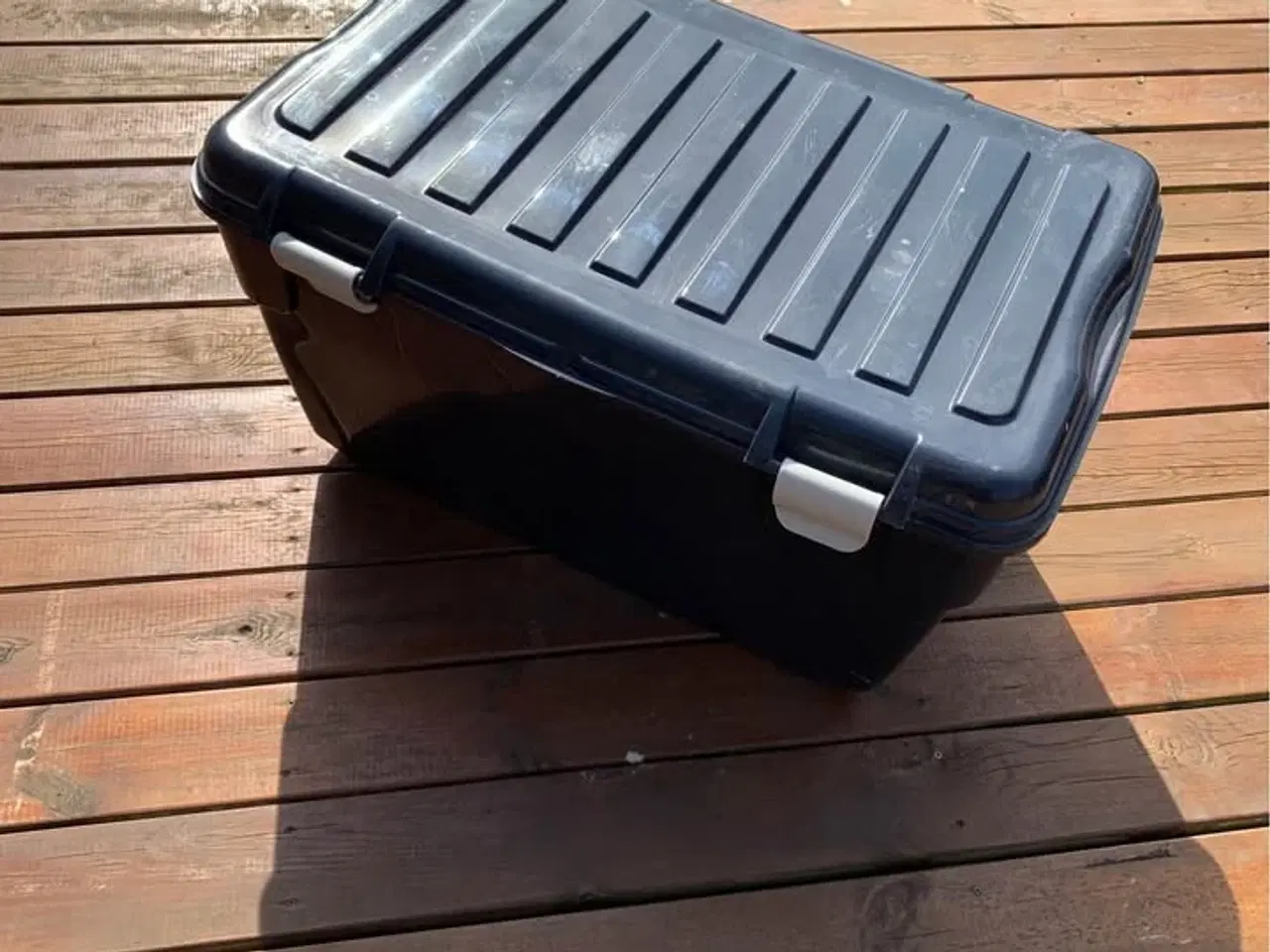 Billede 1 - Stor plast box - bortgives