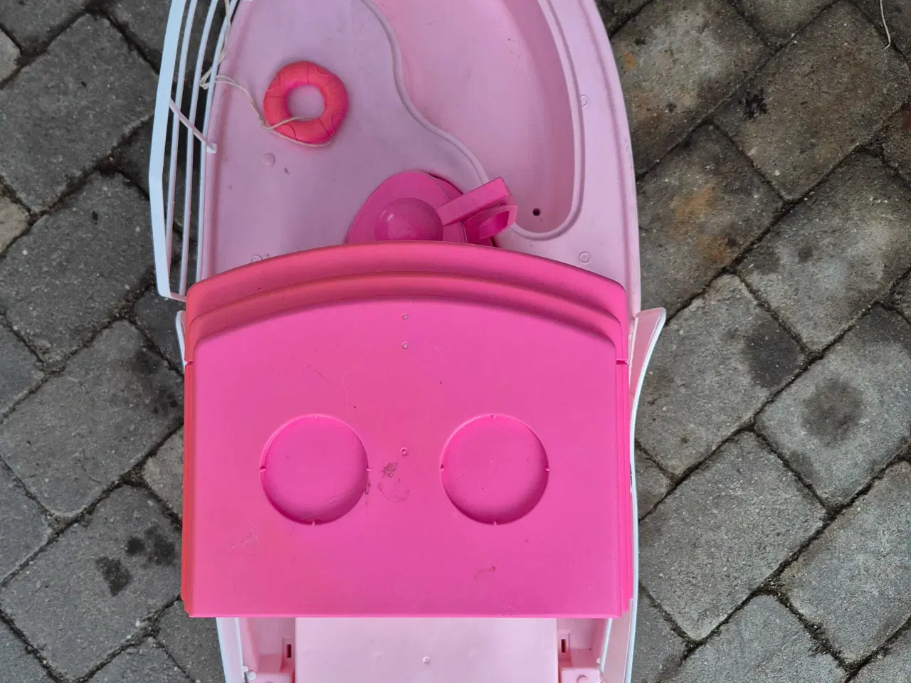 Billede 1 - Barbie båd med fejl og mangler