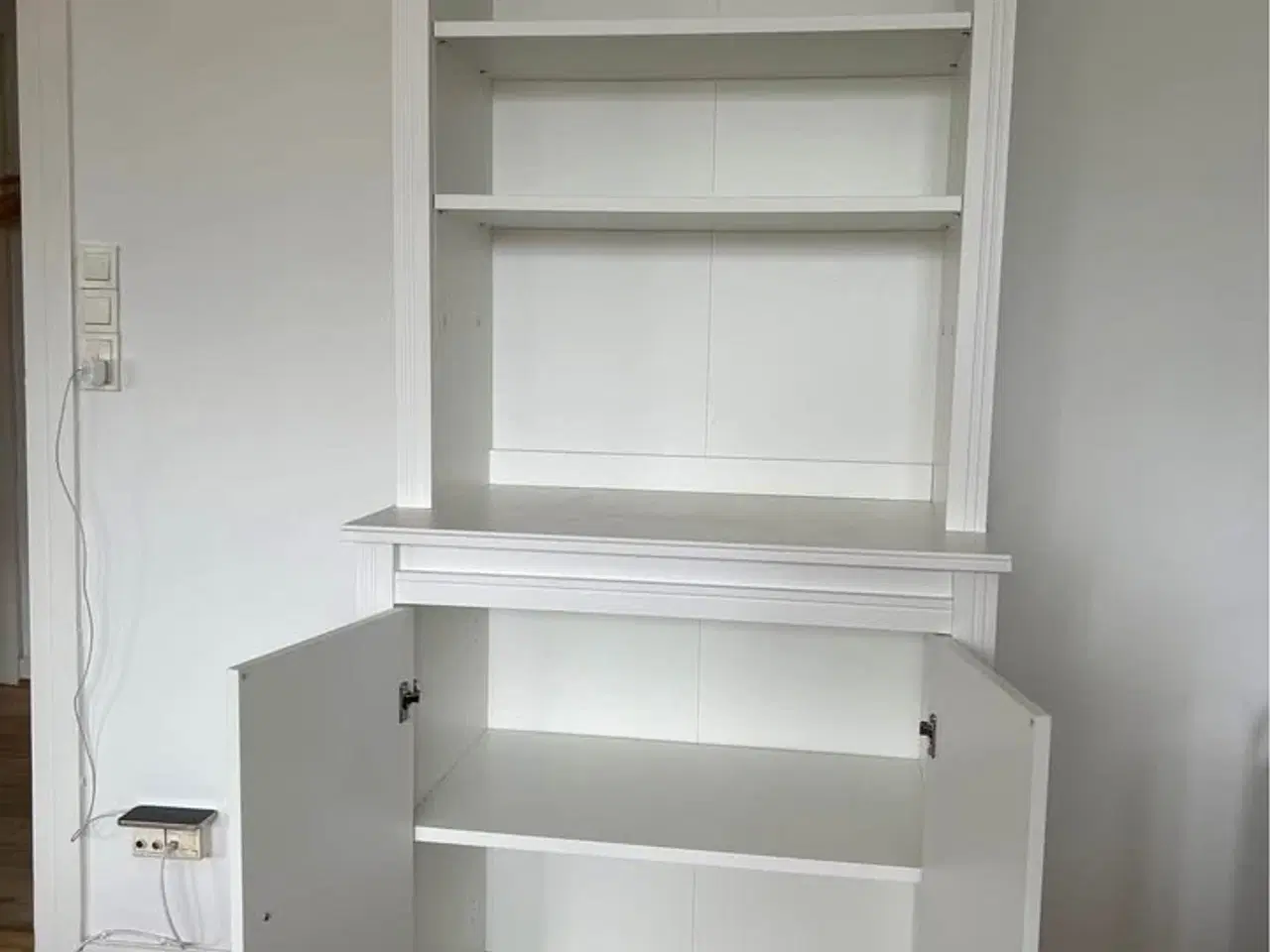 Billede 2 - IKEA Hvid Reol Skab