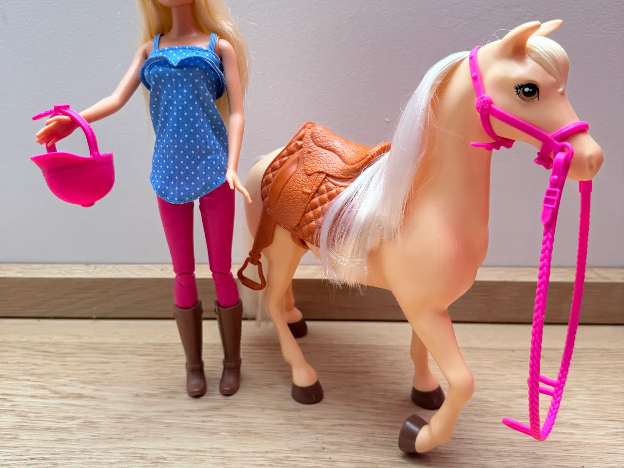 Billede 1 - Barbie med hest