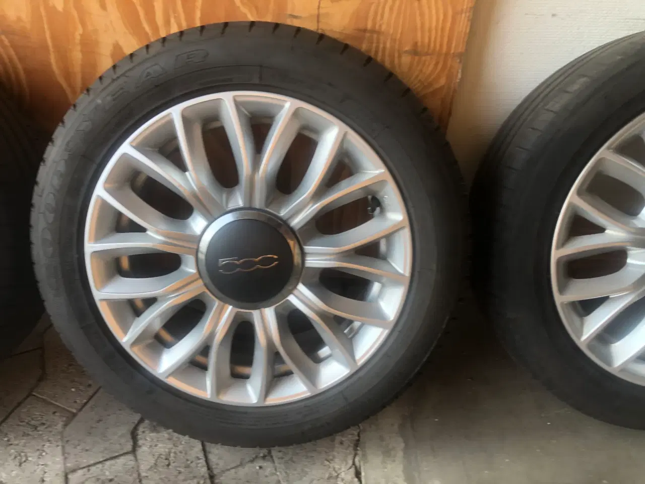Billede 4 - Fiat 500 Lounge fælge & Goodyear dæk
