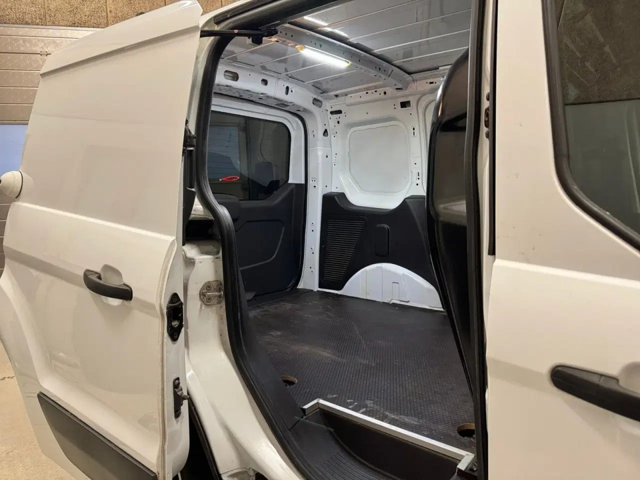 Billede 16 - Ford Transit Connect 1,6 TDCi 95 Trend kort