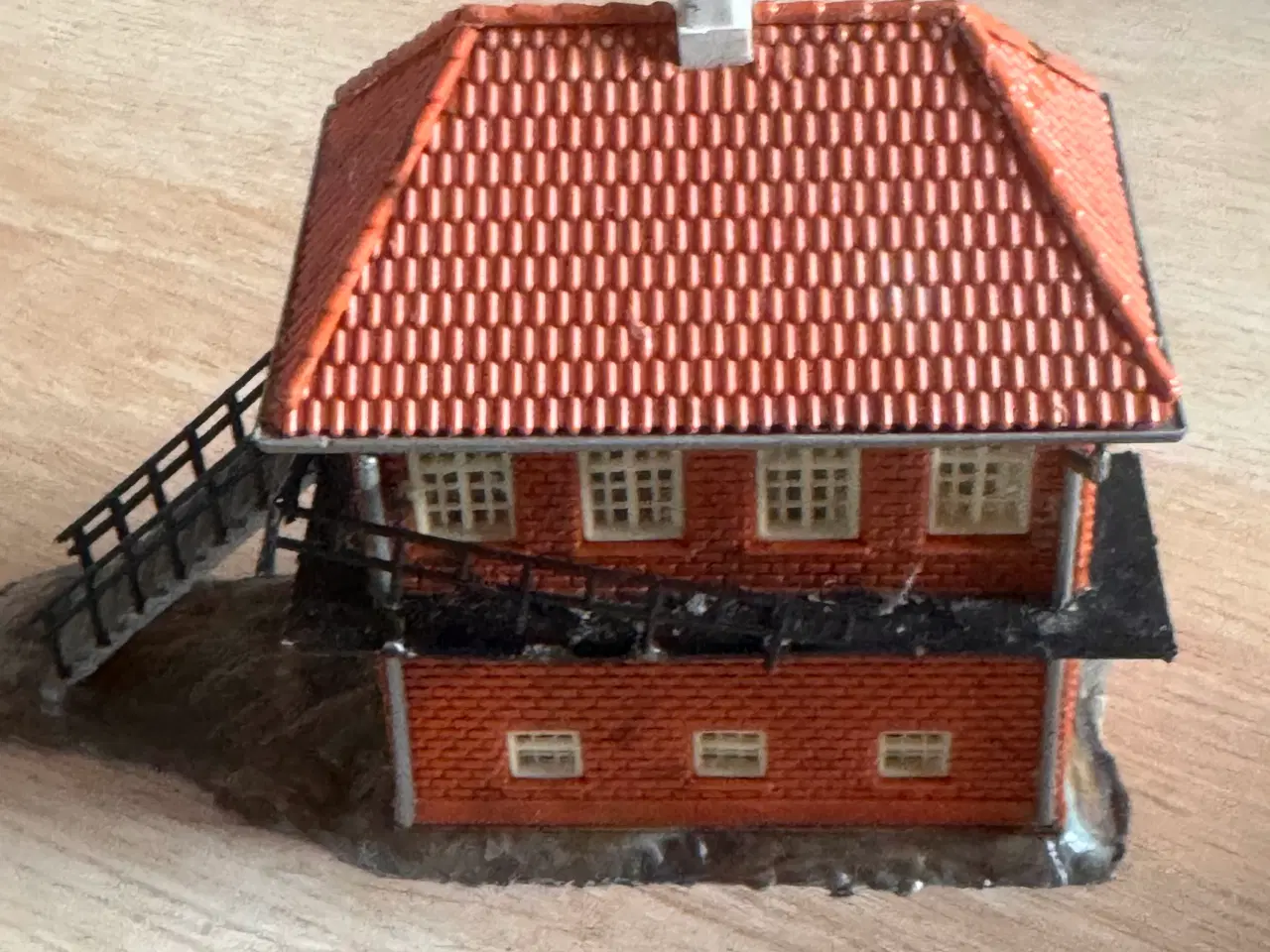 Billede 10 - Modelhuse til togbane.