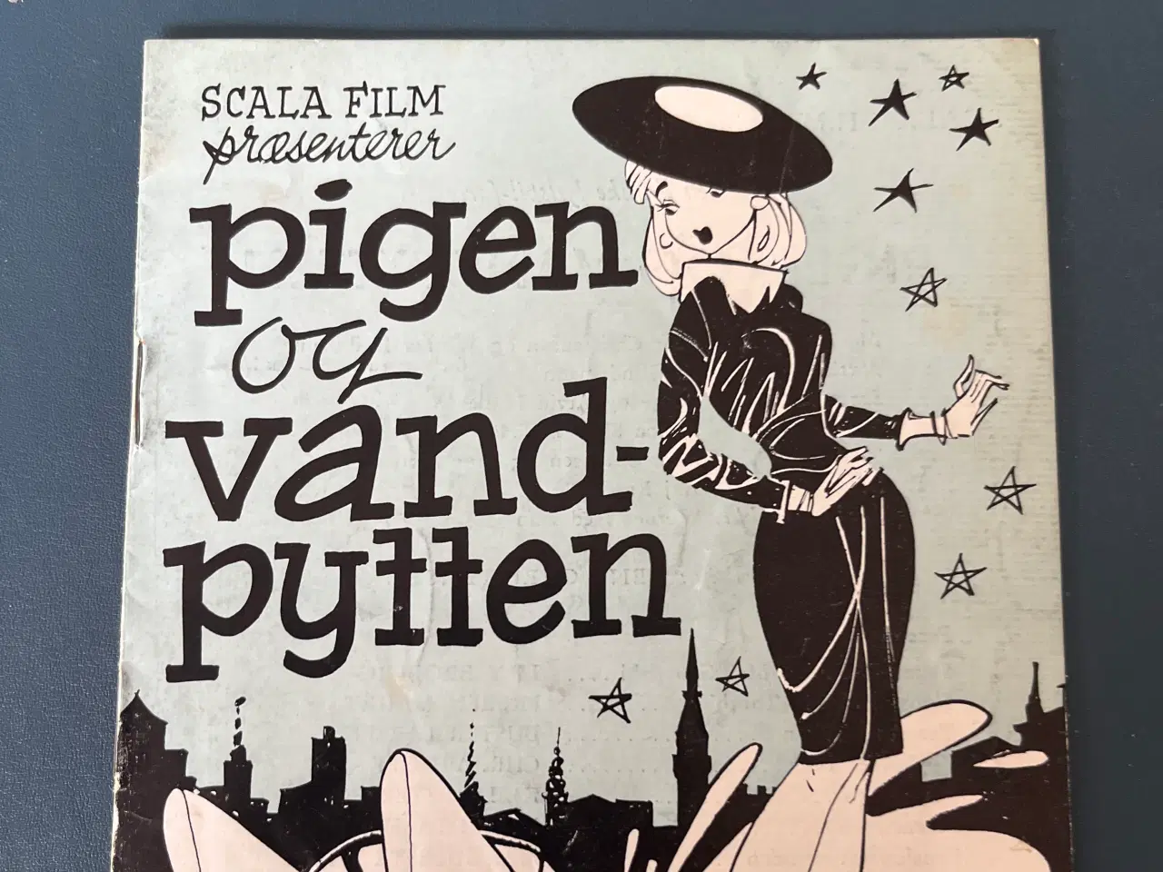 Billede 1 - Pigen og vandpytten