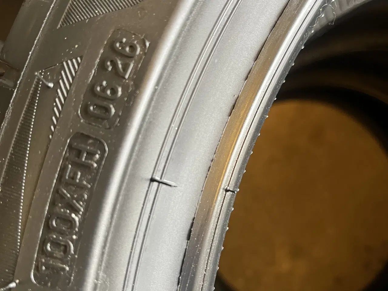 Billede 7 - Nye 215-45-20 Sommerdæk. Bridgestone.