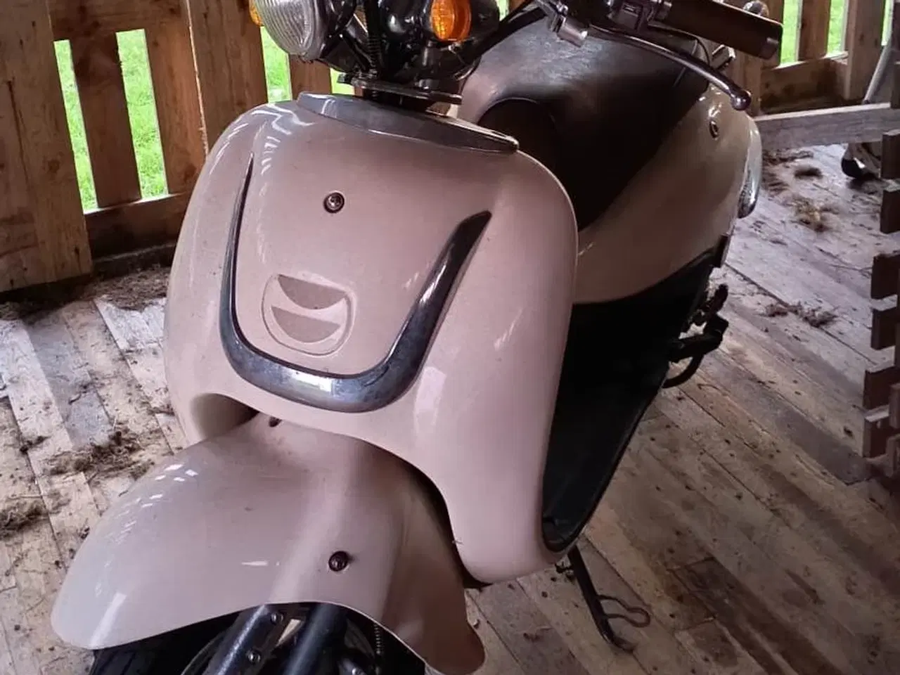 Billede 2 - 30-knallert, årgang 2004, med meget lav kilometer