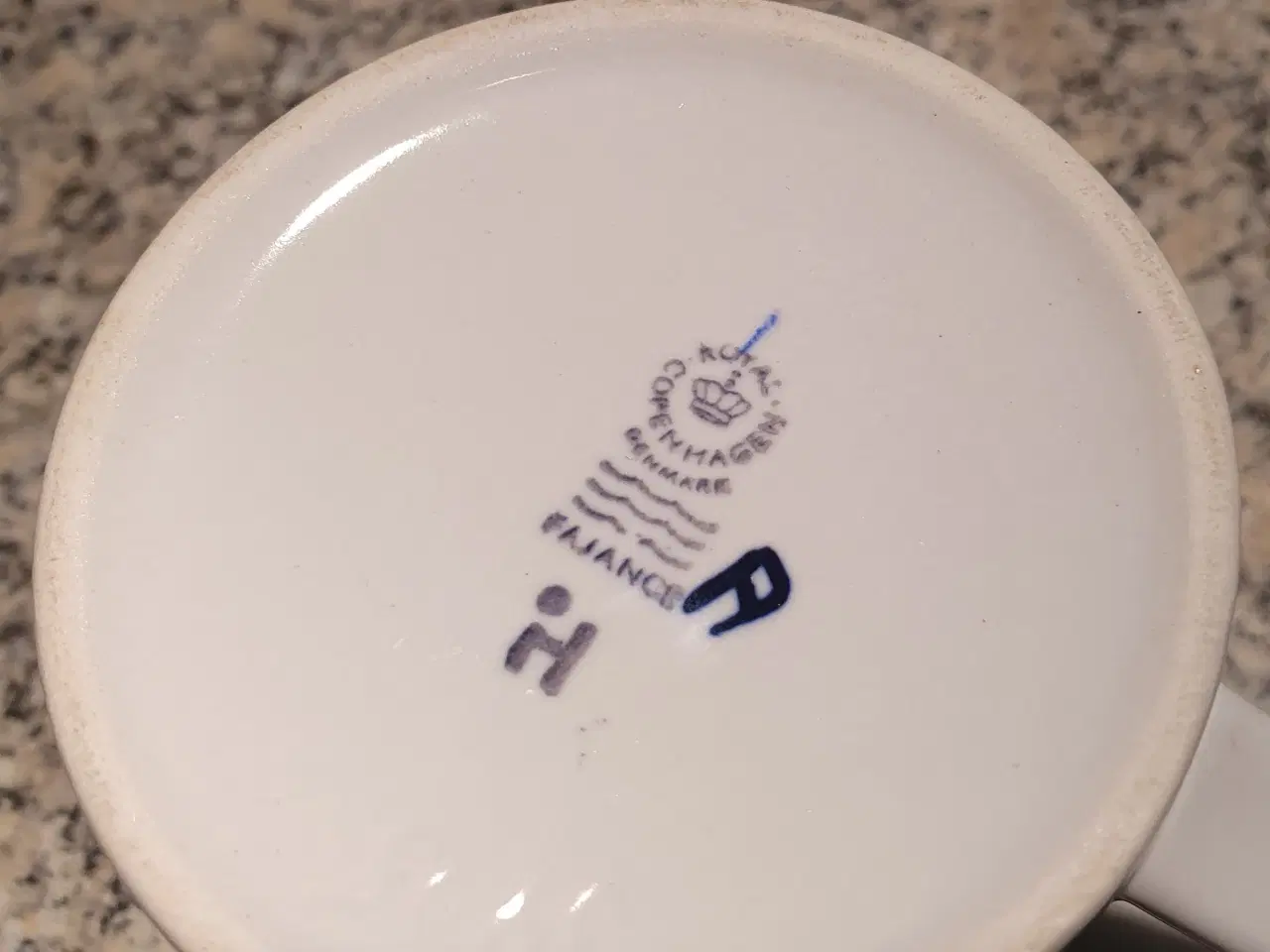 Billede 3 - Royal Copenhagen Årskrus 1982, lille