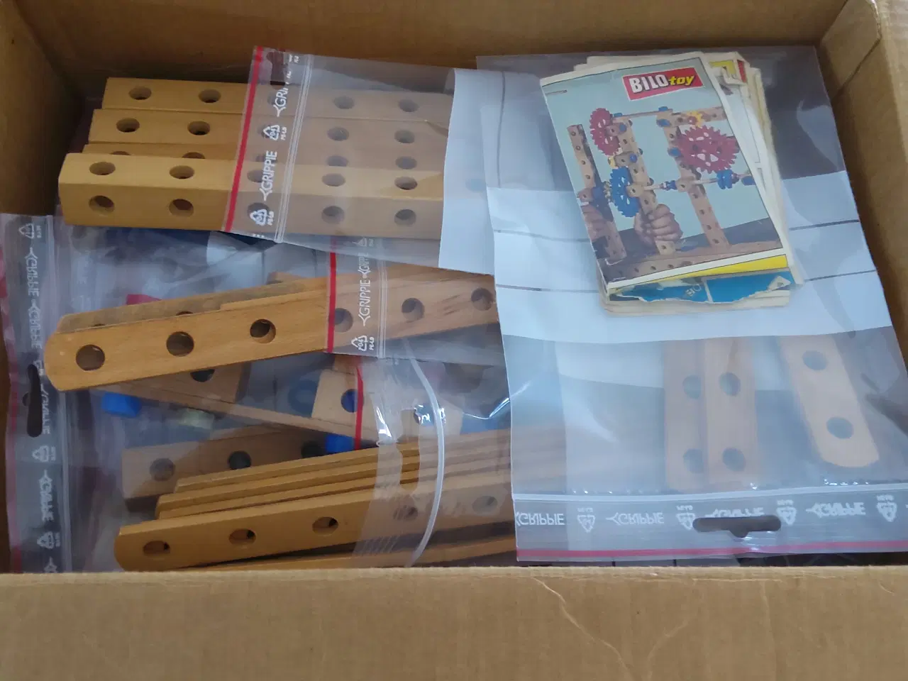 Billede 1 - Lego bilofix byggesæt i træ.