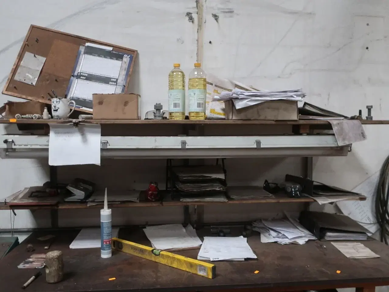 Billede 3 - Arbejdsbord med indhold