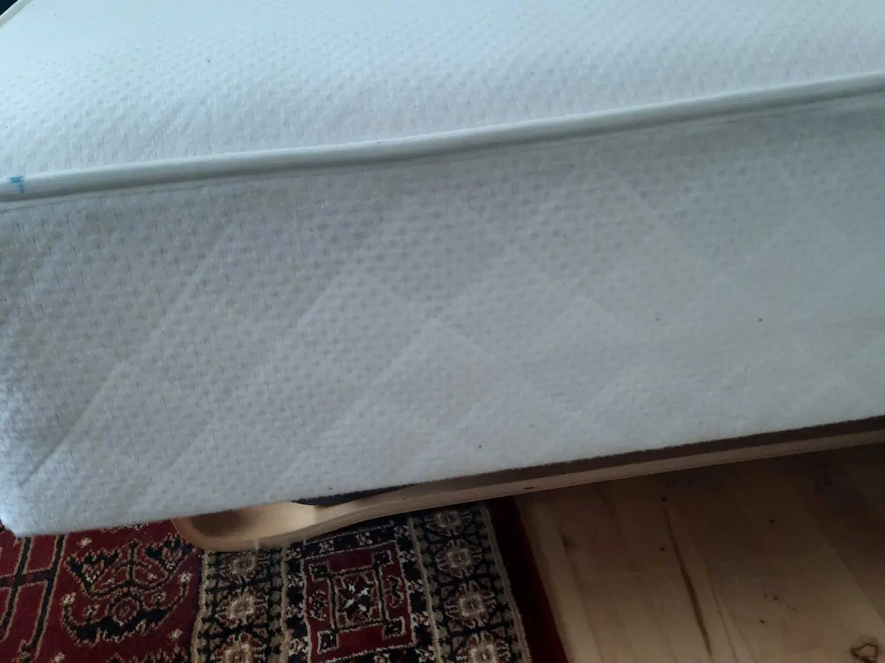 Billede 1 - 2 enkelte senge i fint stand