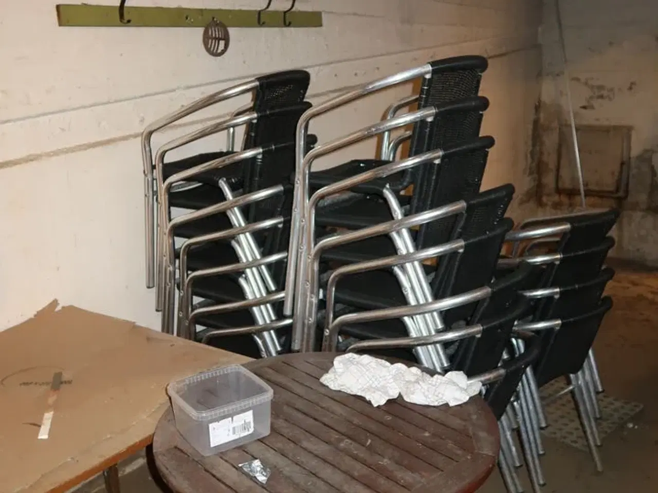 Billede 3 - 9 stk caféborde samt 20 stk. stabelstole