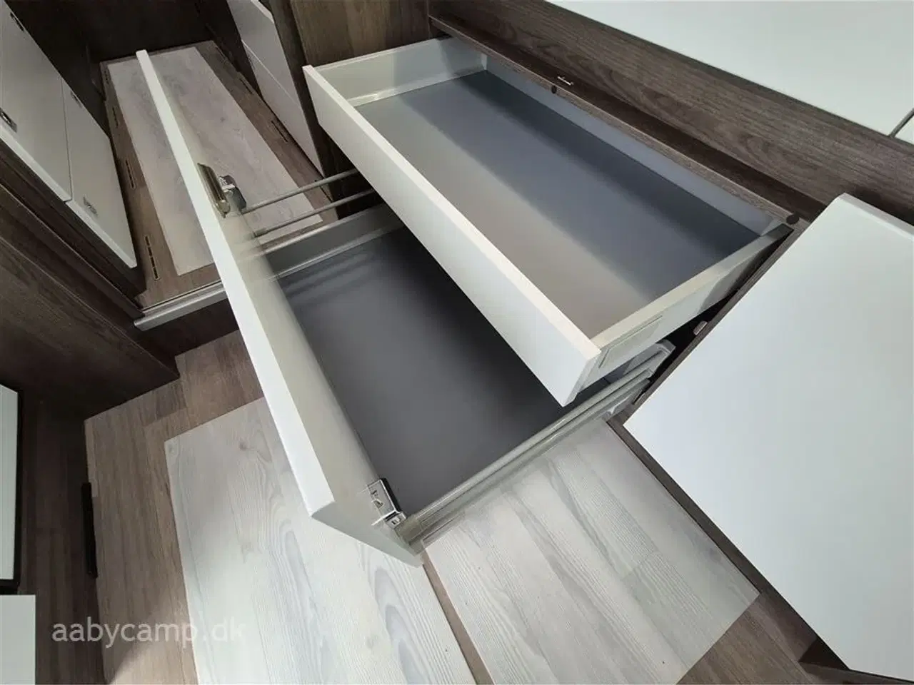 Billede 14 - 2021 - Benimar Amphitryon 957 Solceller. lithium batterier. A/C. hydrauliske støtteben. Webasto Dieselfyr. sænkbart cykelstativ. Luftundervogn på bagaksel.