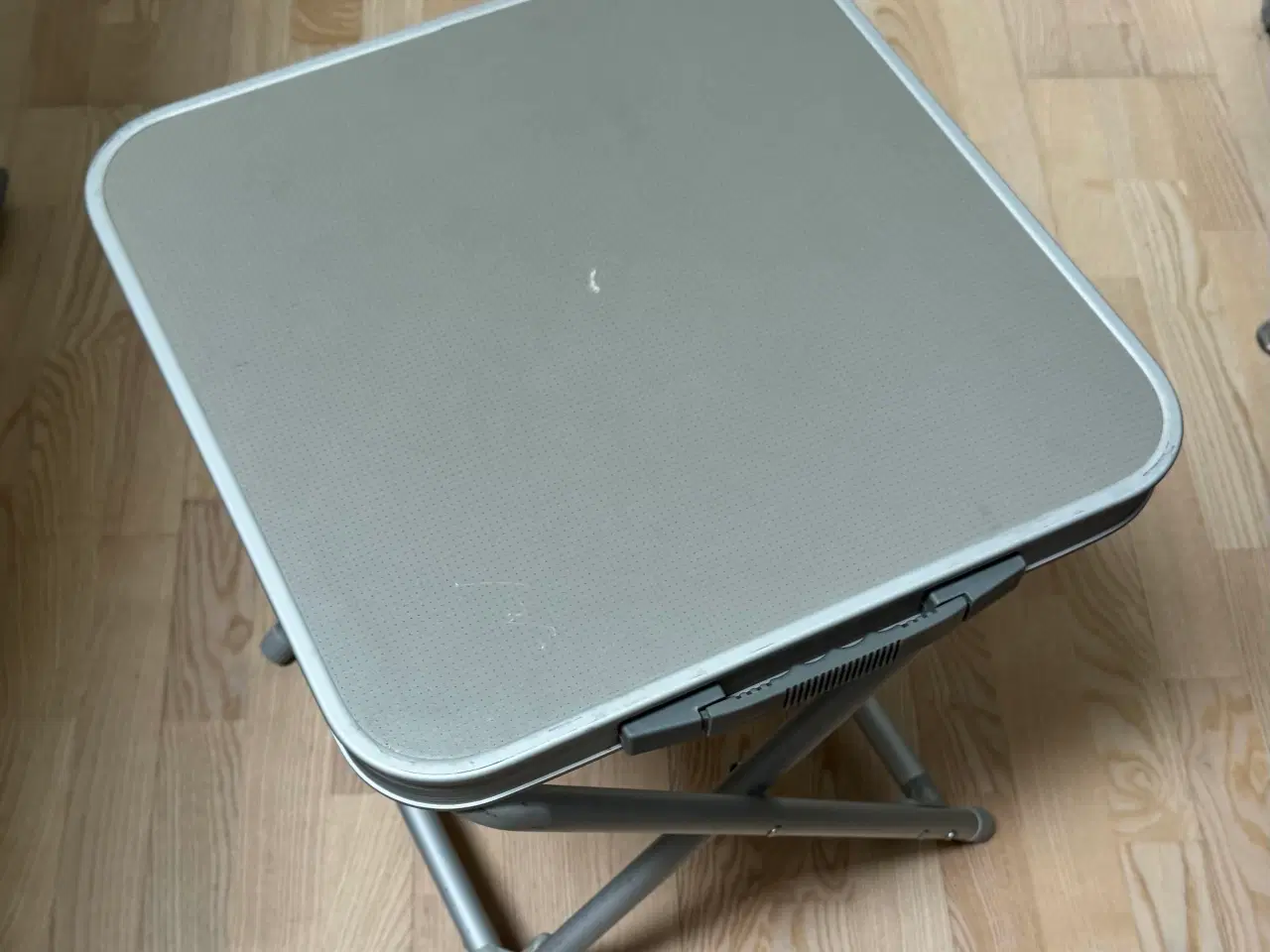 Billede 1 - Skammel med bordplade, 2 stk.