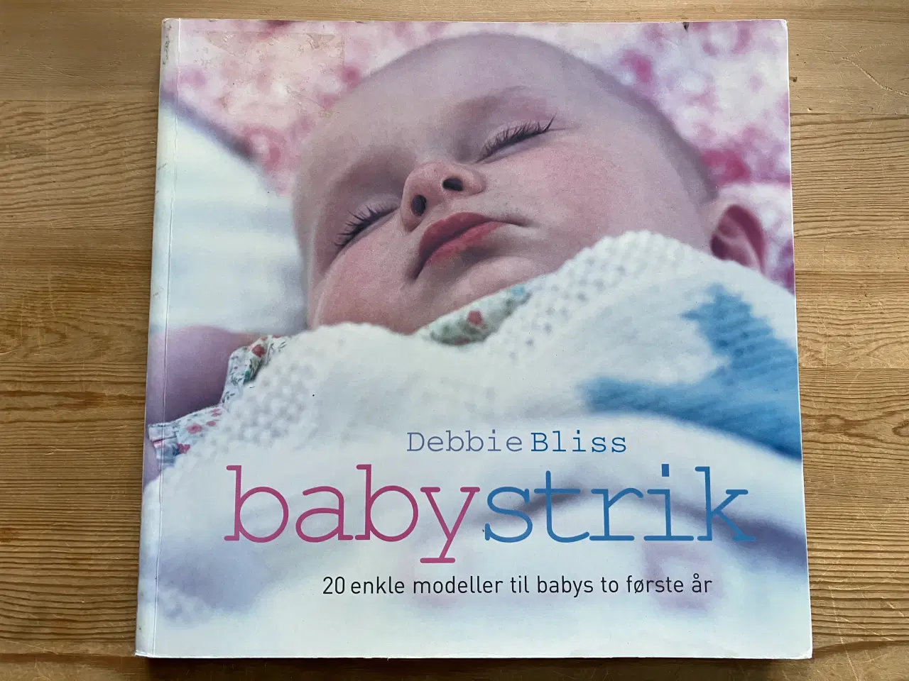 Billede 1 - Bogen Babystrik, af Debbie Bliss
