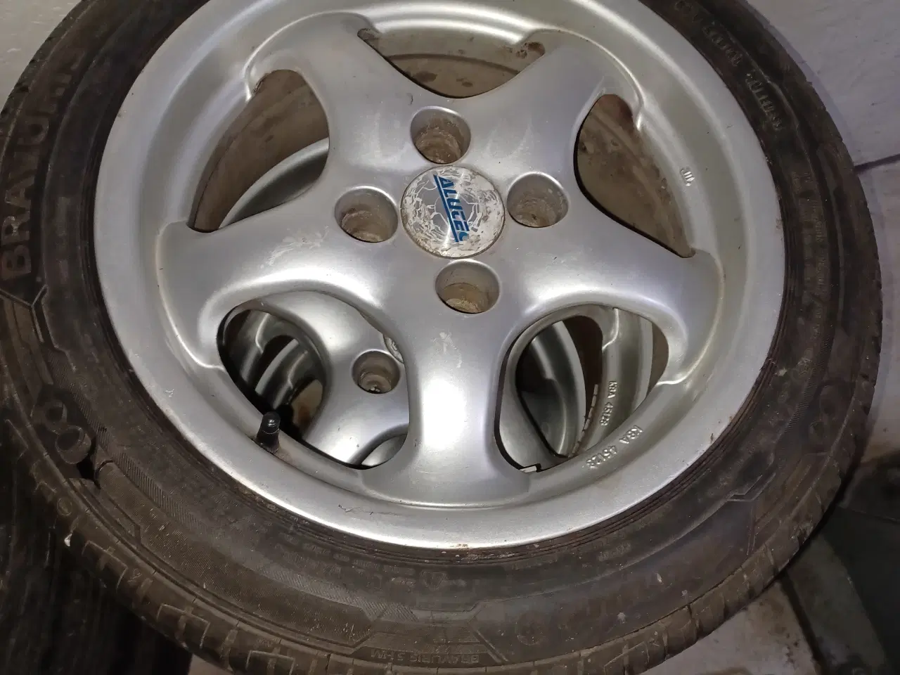 Billede 1 - Peugeot / Citroen alufælge med sommerdæk.