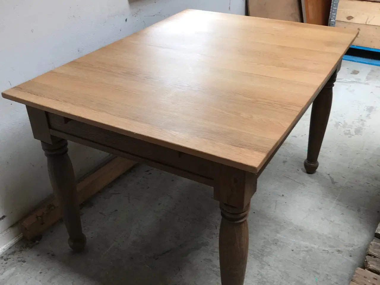 Billede 3 - Spisebord i massivt egetræ