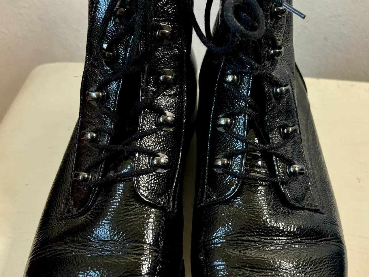 Billede 2 - Gabor, sorte lakstøvletter skind, str 38,5