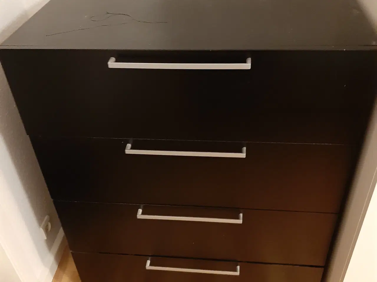 Billede 1 - Kommode sort med 4 skuffer