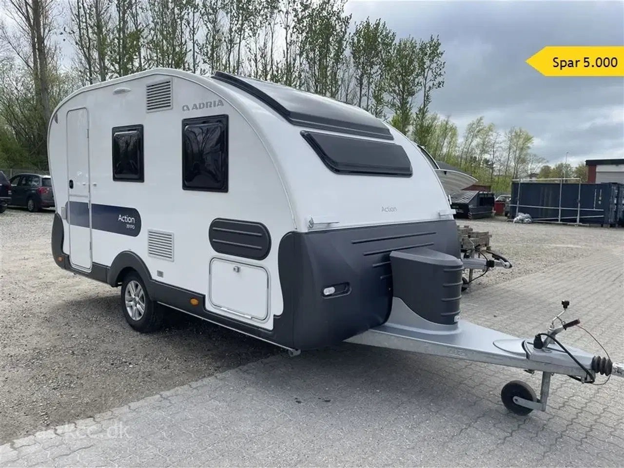 Billede 1 - 2021 - Adria Action 391 PD Panorama   Adria Action 391 PD. Denne vogn er med Solsejl 3 sovepladser  4 siddepladser.