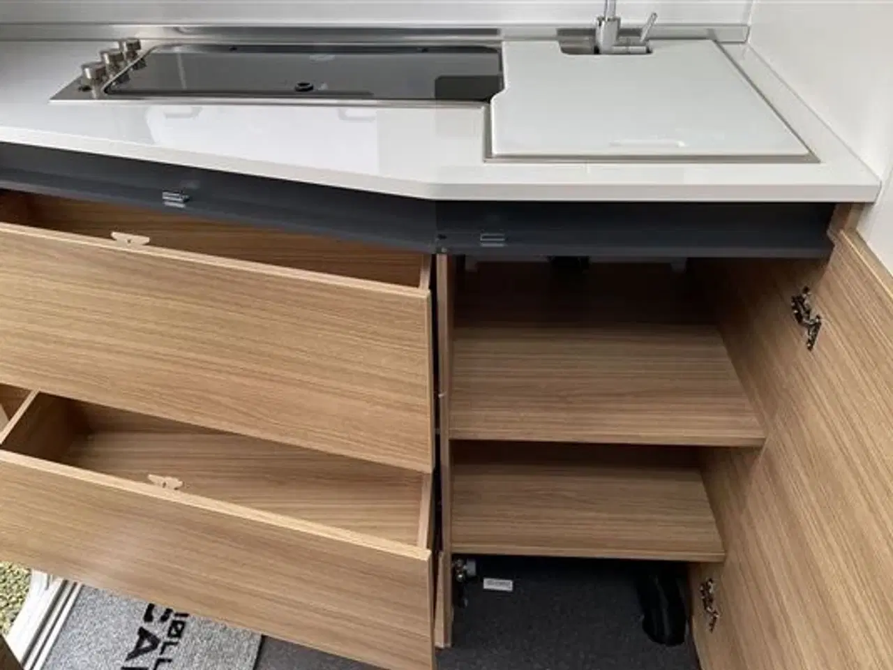 Billede 13 - Adria Action 391 LH m/ MOVER og Luftfortelt