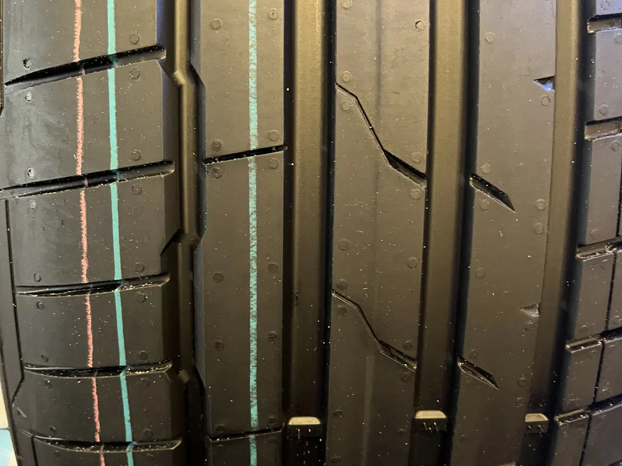 Billede 4 - Nye 255-45-50/235-50-20 Sommerdæk.