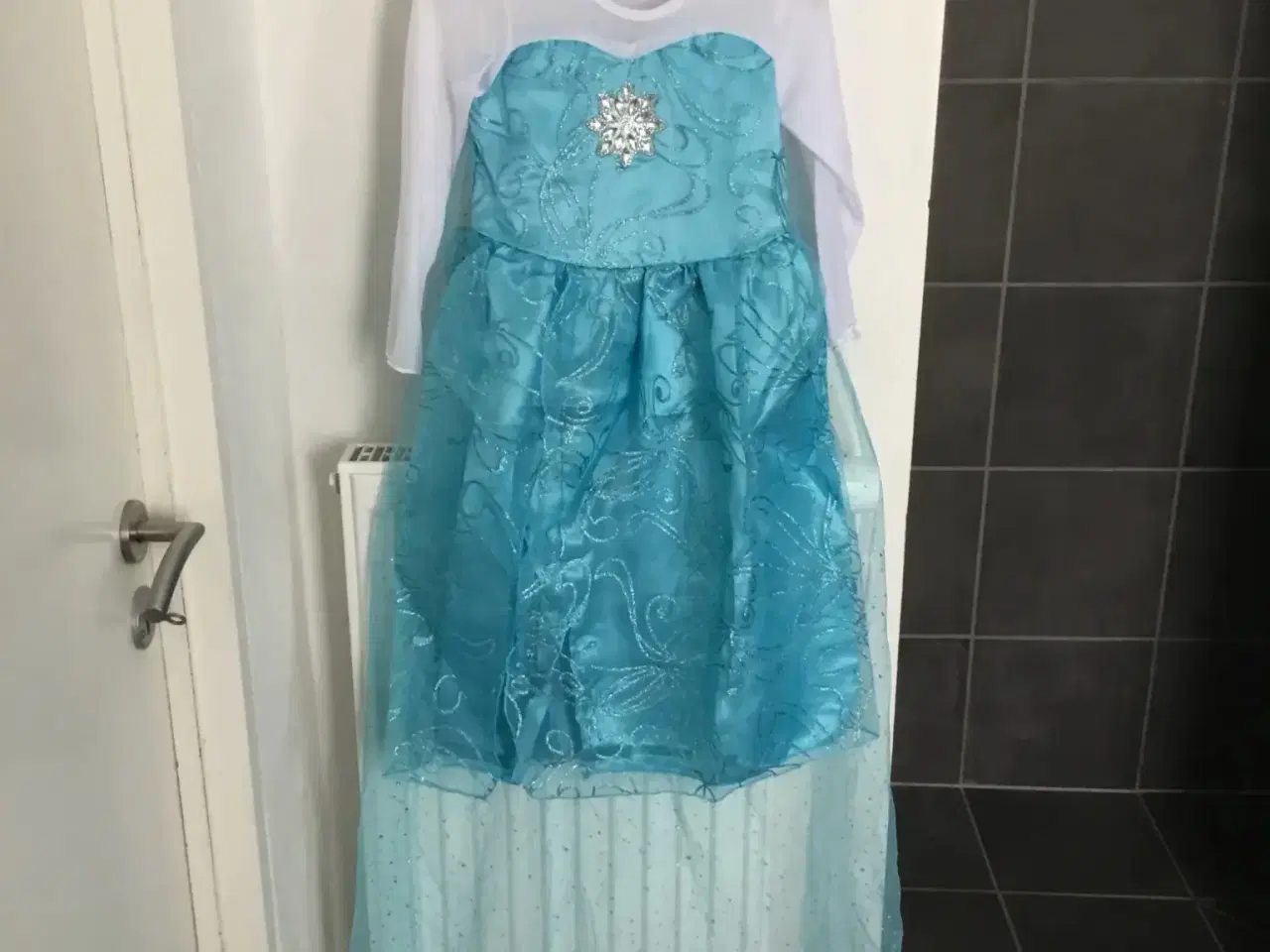 Billede 2 - Frost kjole + slør med Elsa festkjole udklædning