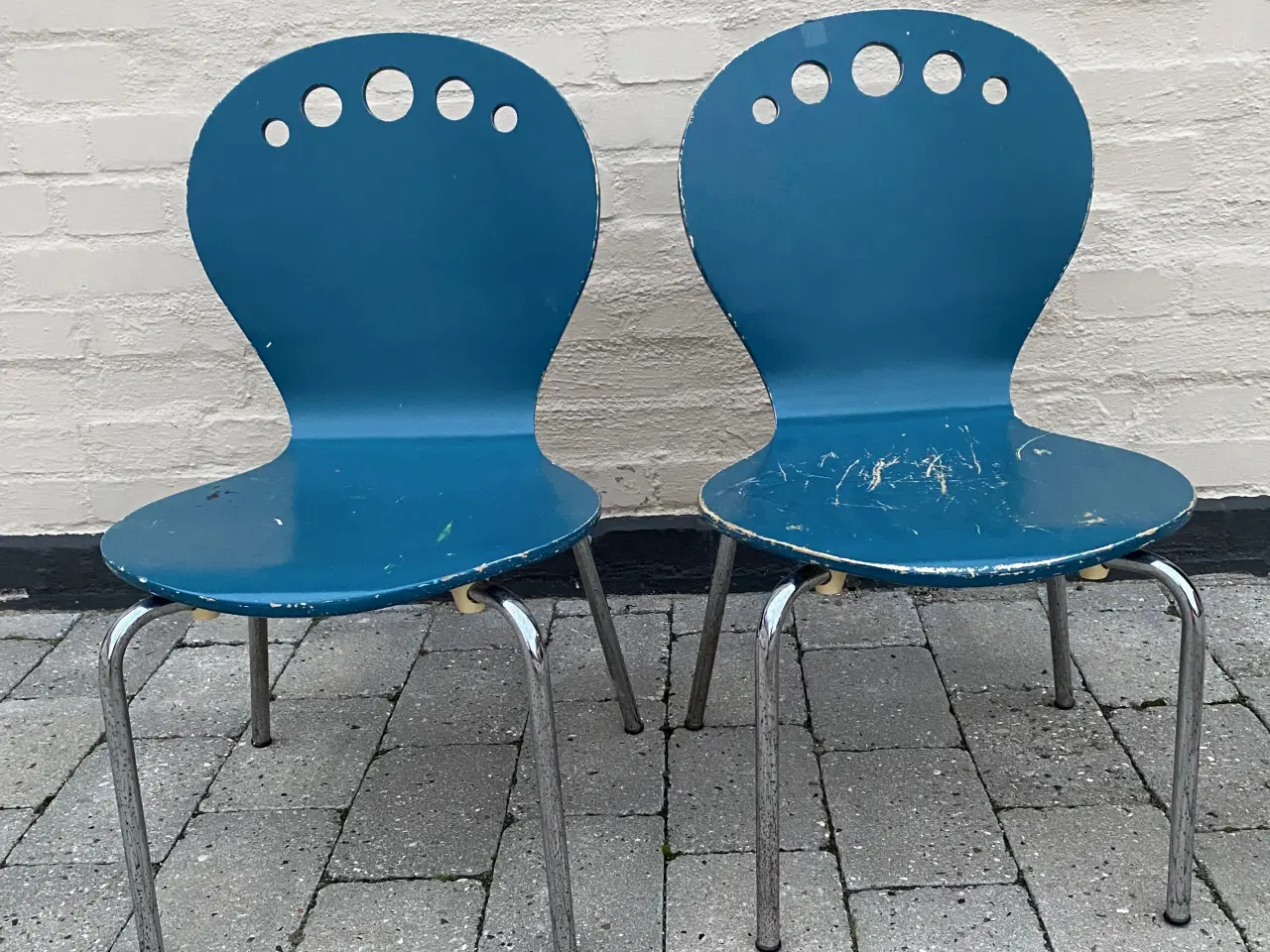 Billede 1 - 2 brugte børne stole, ukendt mærke