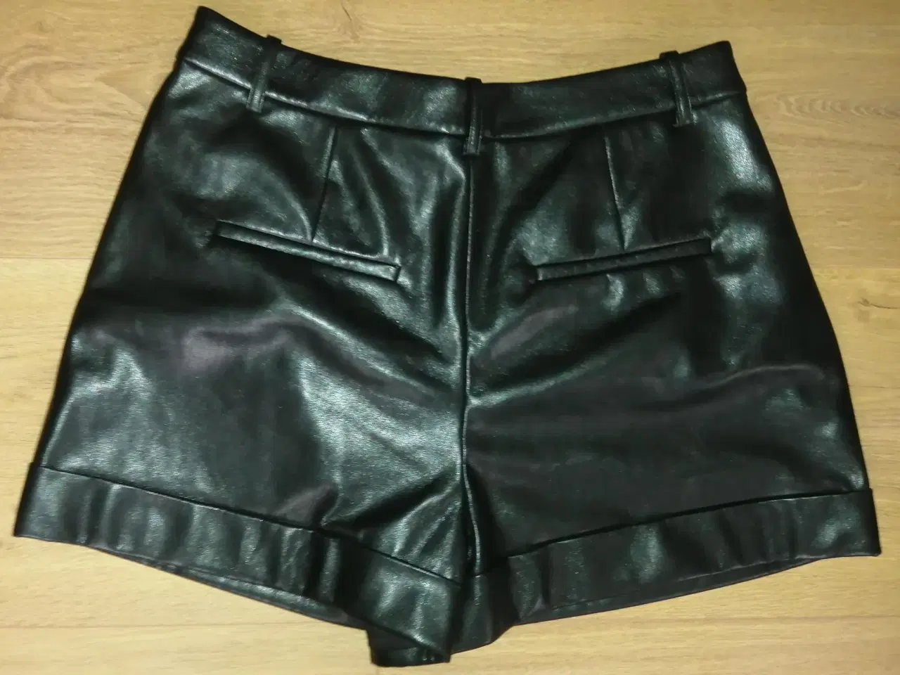 Billede 3 - ALICE + OLIVIA LAMMESKINDS SHORTS, STR. 38, SOM NY