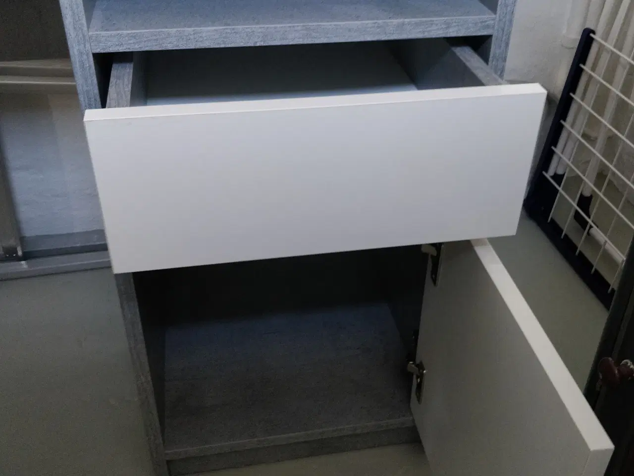 Billede 3 - Skrivebord og kontorstol