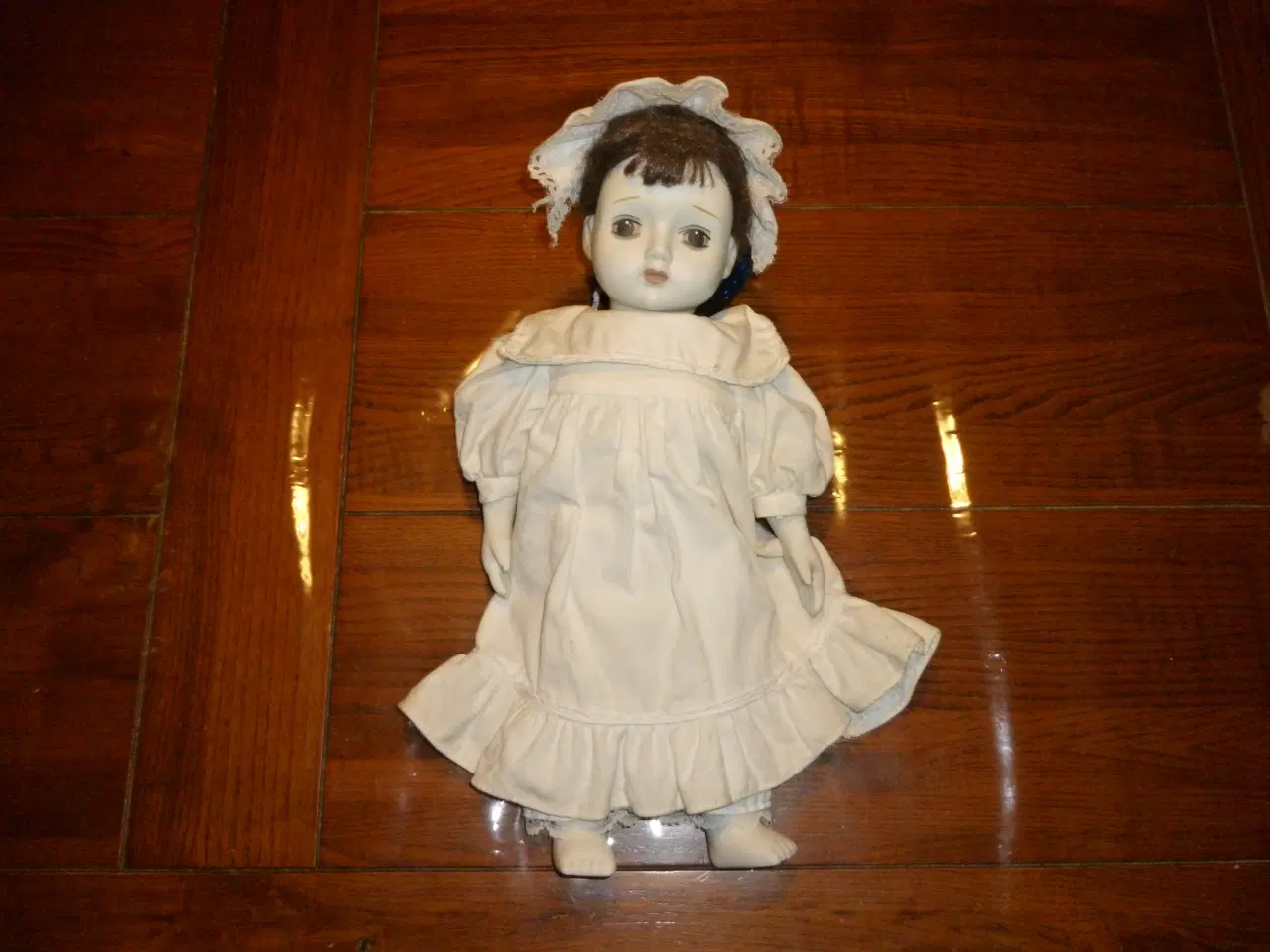 Billede 4 - Fin Porcelæns dukke
