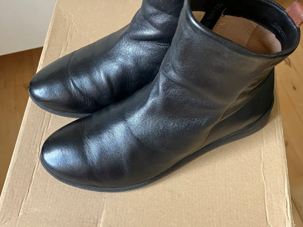 Billede 2 - Sorte Think! skind støvletter, str. 37. 