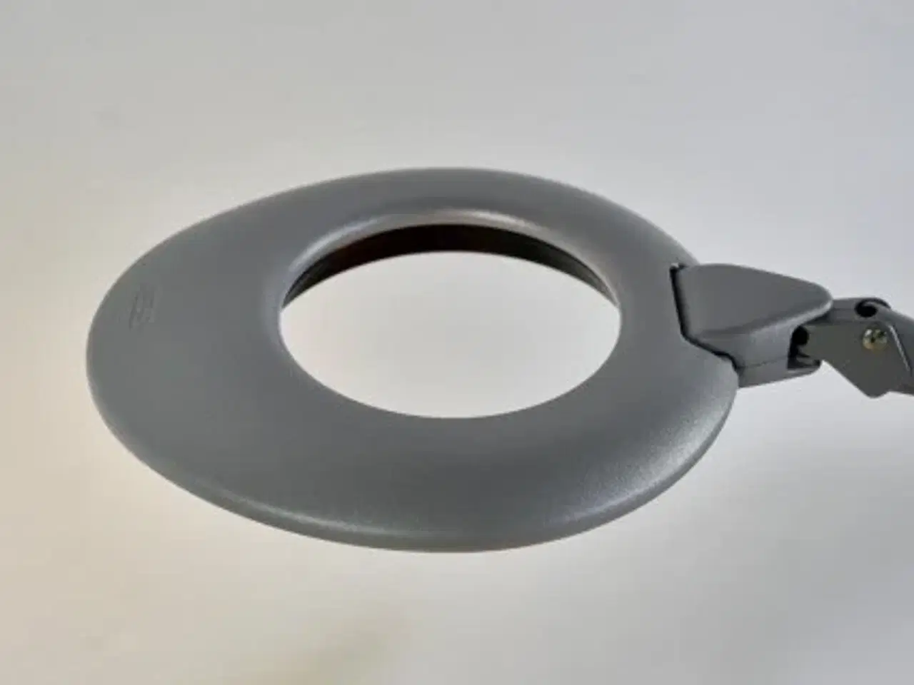 Billede 1 - Luxo ovelo bordlampe i grå med bordklemme