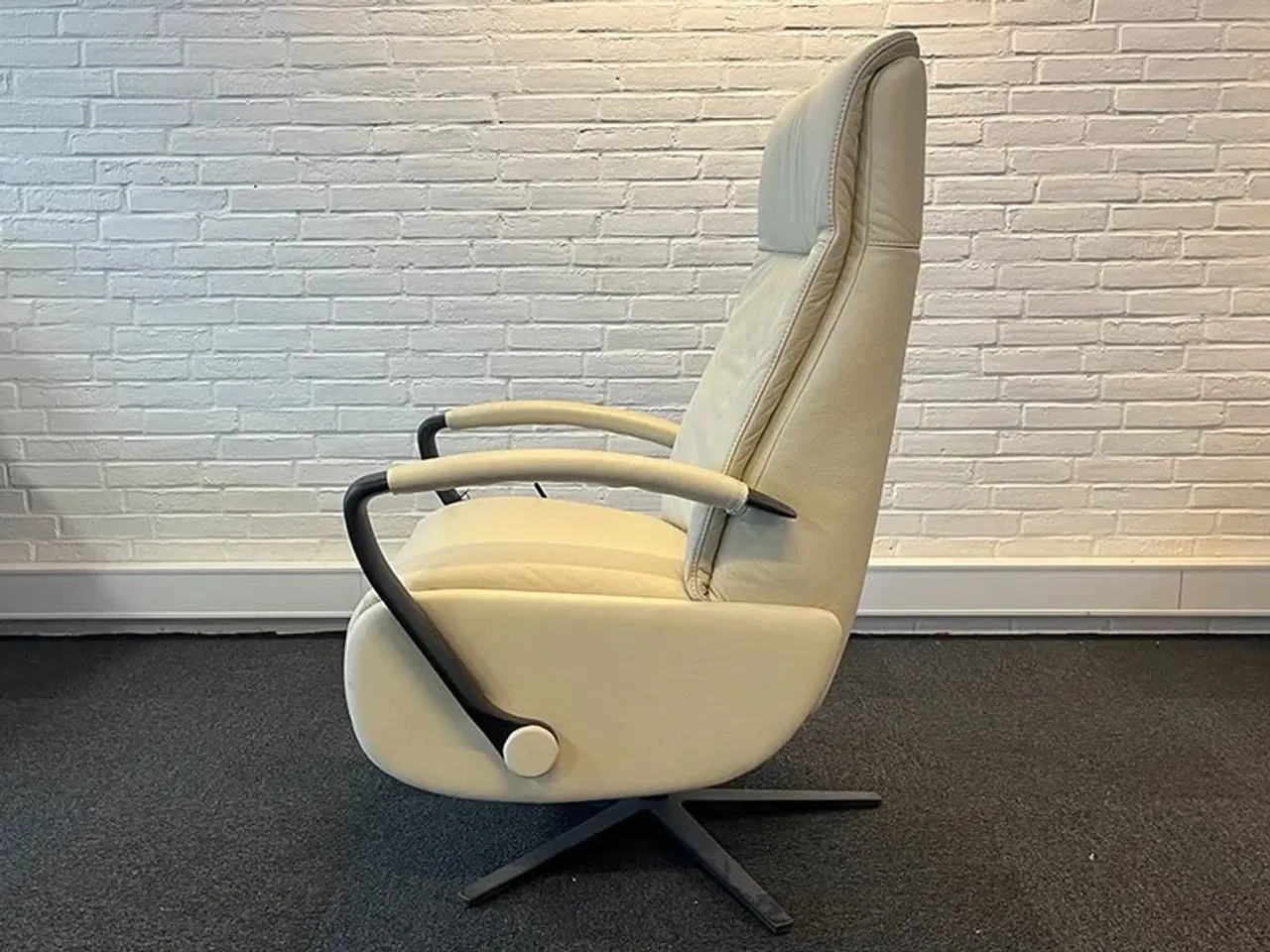 Billede 2 - LS335 - L - Gasfjeder - Hvid læder