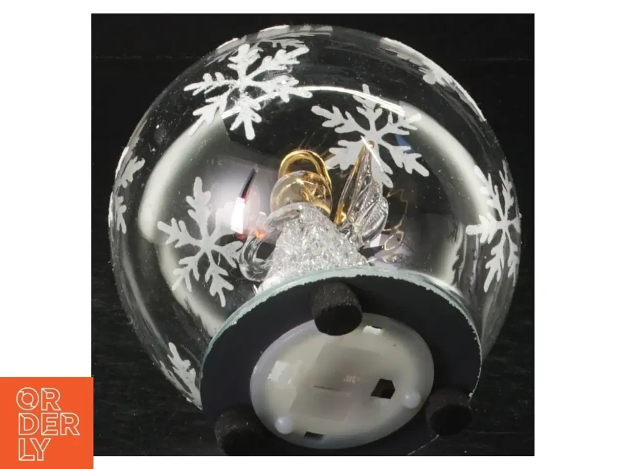 Billede 1 - Glaskugle med julemotiv (str. 11 cm i diameter)