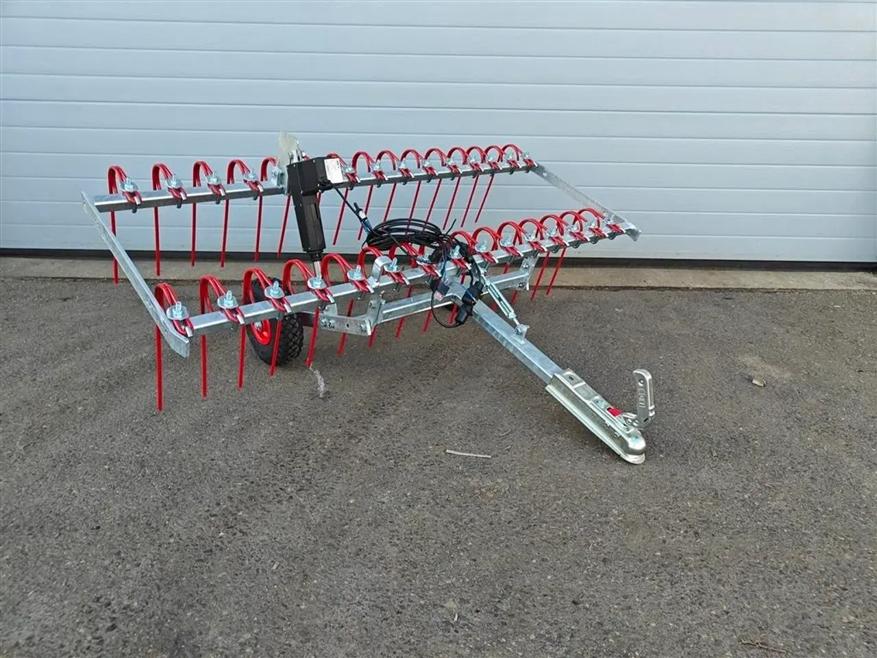 Billede 1 - Anker Bjerre Riven Gårdspladsharve 150cm Elektrisk hæve/sænk og kugletræk