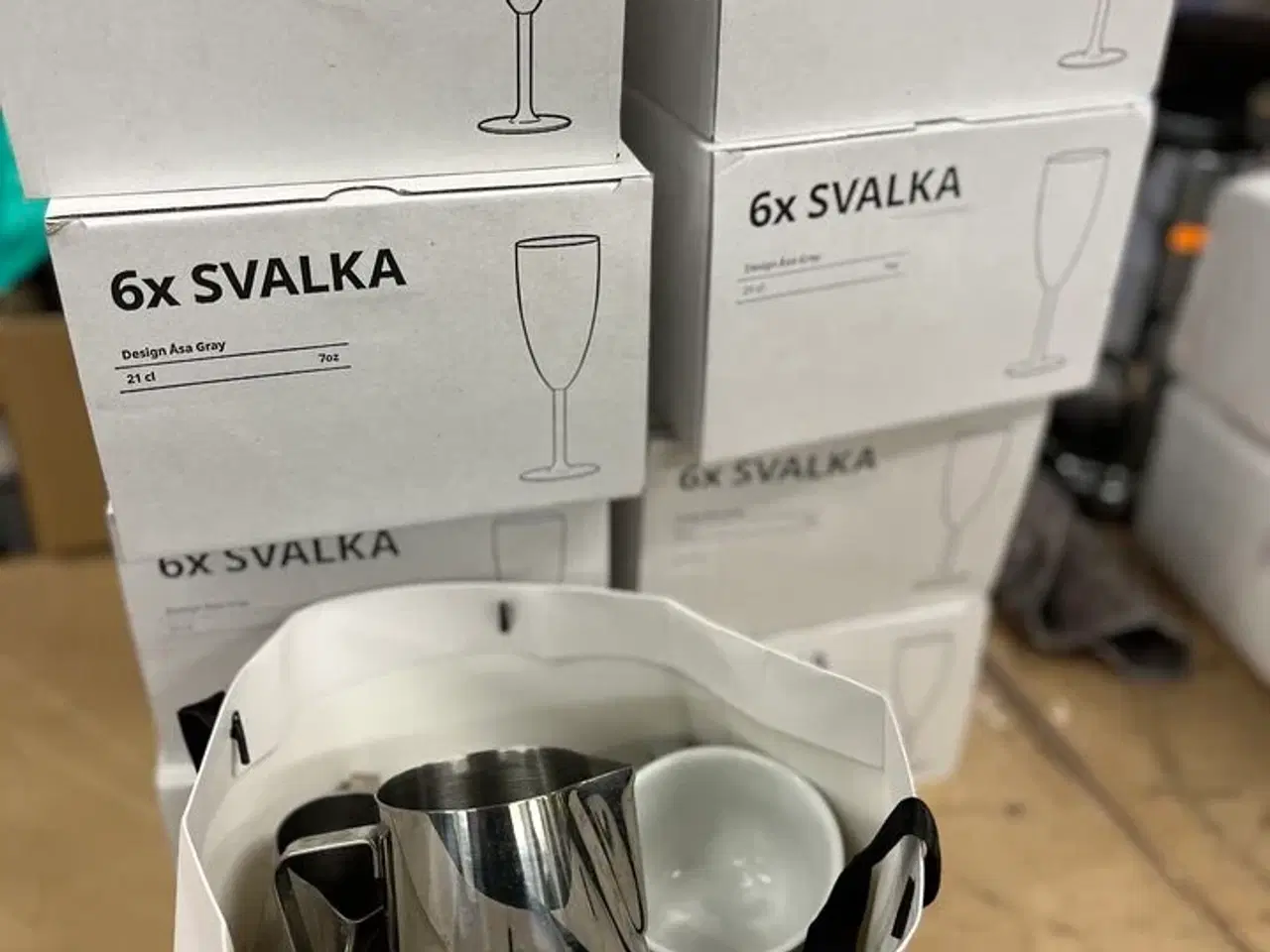 Billede 4 - 48 Stk. Champagneglas SVALKA +  5 Fl. Vin + Kaffestel
