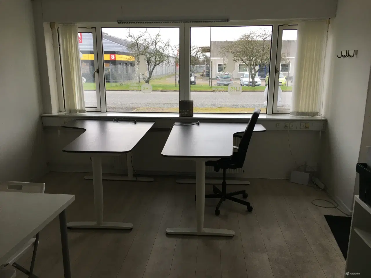 Billede 2 - Lokale med plads til kontor og lager udlejes evt. incl. inventar