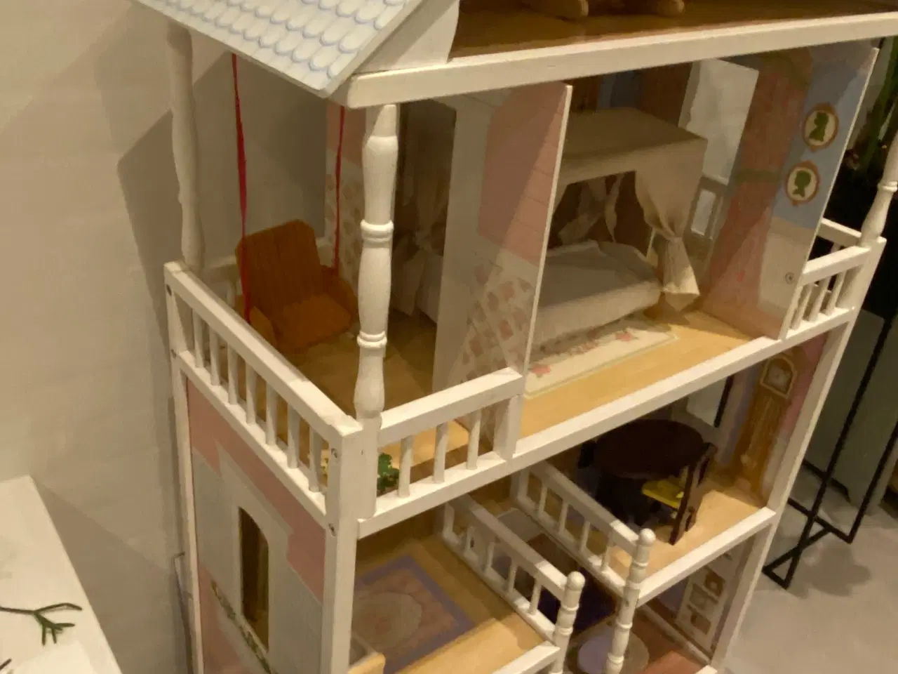 Billede 2 - Fint Barbiehus med møbler