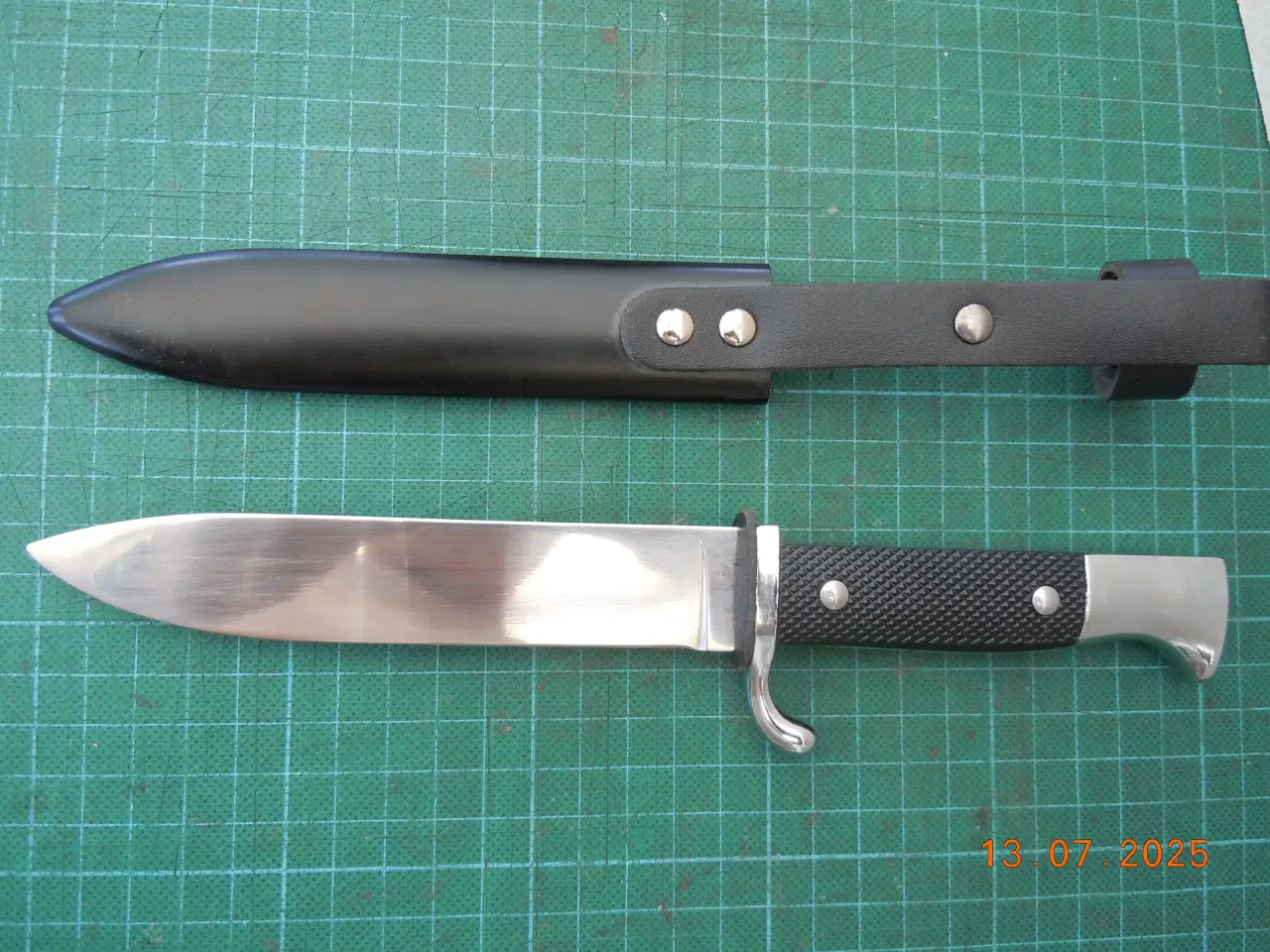 Billede 3 - H J Kniv i stålskede.