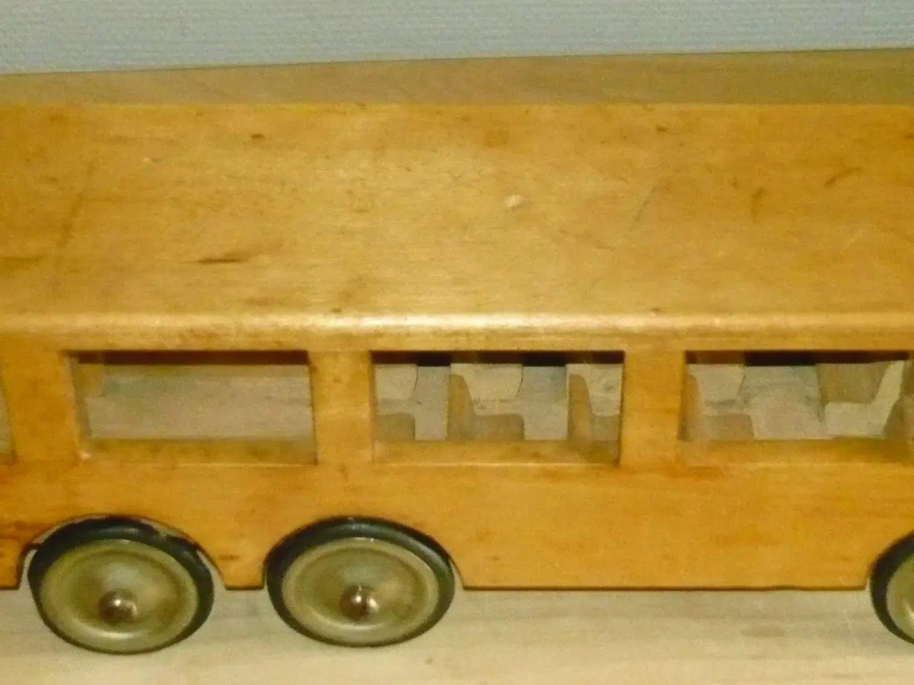 Billede 3 - STOR GAMMEL Træbus