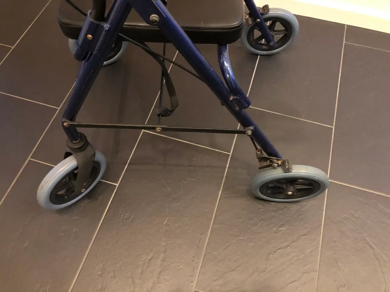 Billede 3 - Rollator med sæde