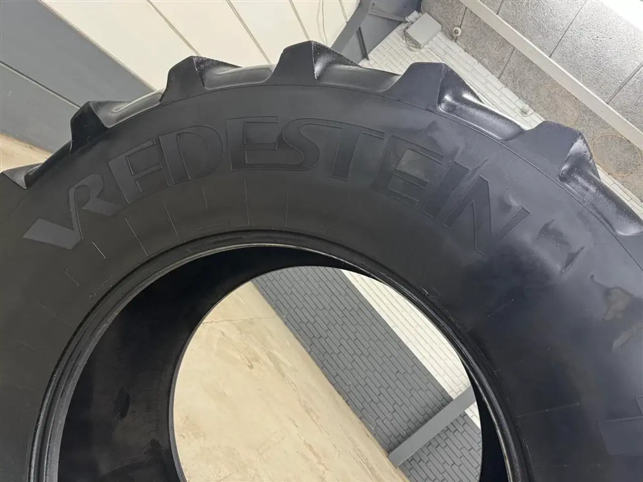 Billede 4 - Vredestein 710/75R42