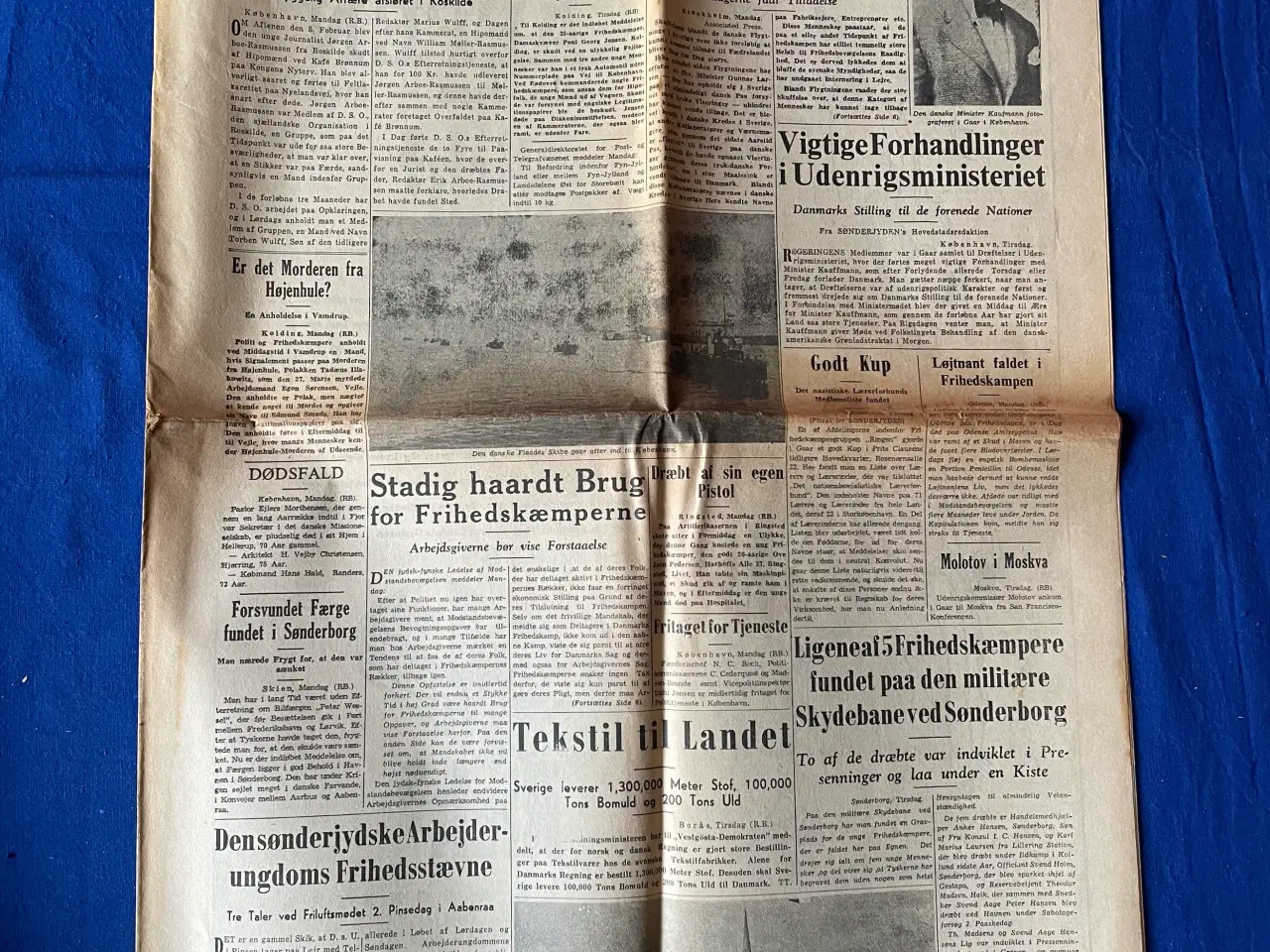 Billede 1 - Avis - Sønderjyden - 15. Maj 1945 - Udleveret Kammaret til Morder for 100 Kr. ?