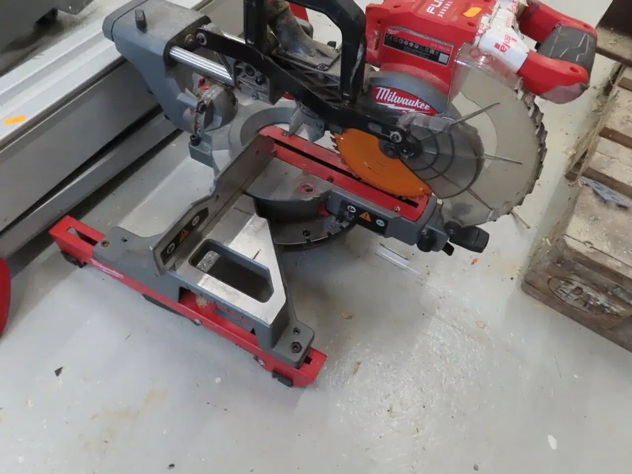 Billede 5 - Kap-/gerringssav med arbejdsstation, MILWAUKEE