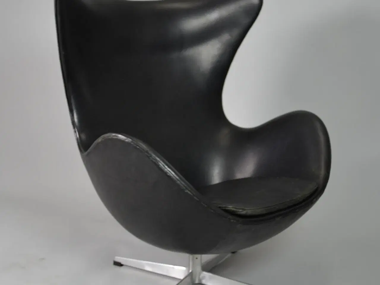 Billede 2 - 1486605. ARNE JACOBSEN. ÆG STOL FRA 1965.