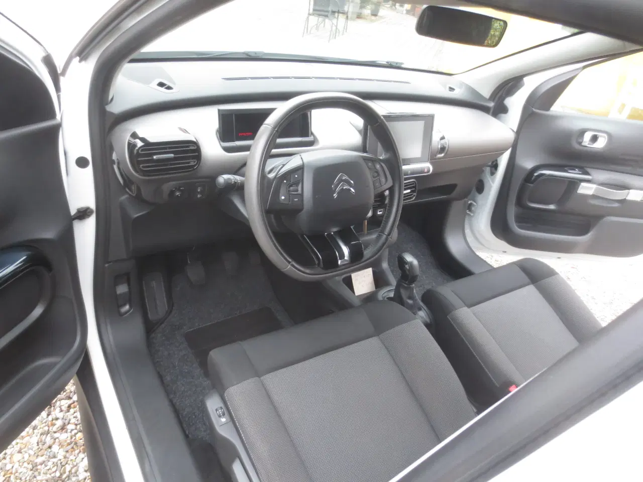 Billede 18 - Citroen C4 Cactus 1.2 i Km 144. År 2015. Nysynet.