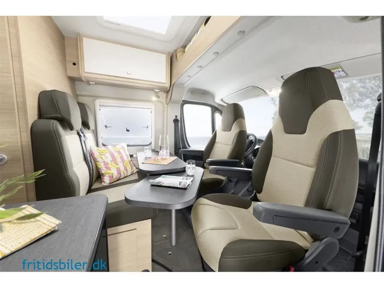 Billede 5 - 2024 - RoadCar R 600 140 Hk   Kompakt Fritidsbil Citycamper med tværstillet dobbeltseng bygget på Citroen