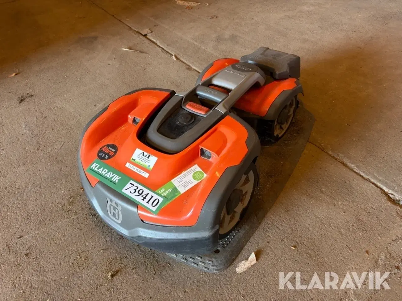 Billede 1 - Robot plæneklipper Husqvarna 550 knækstyret med ladestation